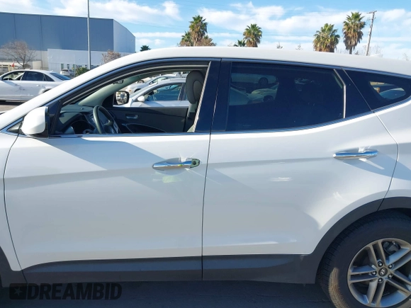 2017 Hyundai Santa Fe 2.4L z VIN 5XYZT3LB2HG383765, wystawiony jako IAAI lot #38642722 z przebiegiem 76 420 mil mil oraz . Historia ofert i sprzedaży dostępna na DreamBid. Obrazek 13.