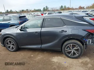 2024 Lexus RX 350 z VIN JTJCHMAA3R2015224, wystawiony jako IAAI lot #41066371 z przebiegiem 8719 mil mil oraz . Historia ofert i sprzedaży dostępna na DreamBid. Obrazek 14.