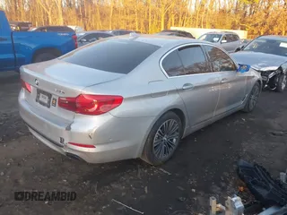 2019 BMW 5 Series 540i xDrive z VIN WBAJE7C57KWW15776, wystawiony jako IAAI lot #41089486 z przebiegiem 116 264 mil mil oraz . Historia ofert i sprzedaży dostępna na DreamBid. Obrazek 4.