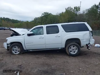 2010 Chevrolet Suburban LT with VIN 1GNUKJE39AR277383, listed as a IAAI auction lot 40800222 with 152,160 mi miles. Bid and sale history available at carsss.com. Image 14.