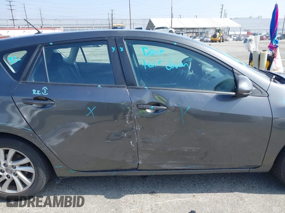 2012 Mazda Mazda3 i Touring with VIN JM1BL1L89C1676291, listed as a IAAI auction lot 42087895 with 61,805 mi miles. Bid and sale history available at carsss.com. Image 12.