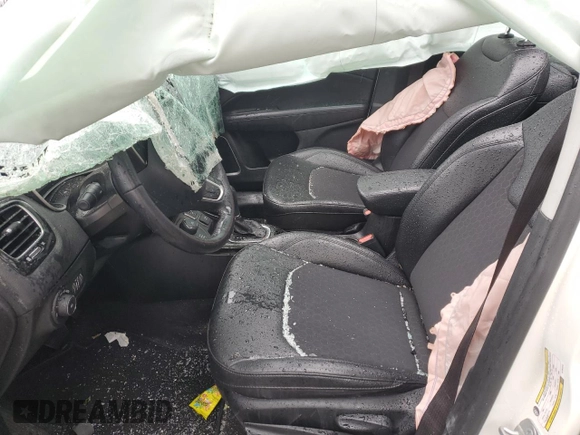 2019 Jeep Compass Latitude with VIN 3C4NJDBB6KT761212, listed as a Copart auction lot 58401705 with Not provided miles and Salvage title. Bid and sale history available at DreamBid. Image 7.