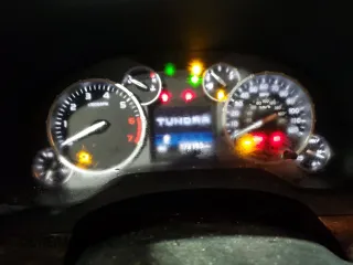 2014 Toyota Tundra Limited z VIN 5TFHY5F18EX411007, wystawiony jako Copart lot #43234915 z przebiegiem 172 193 mil mil oraz Szkoda całkowita • Salvage title. Historia ofert i sprzedaży dostępna na DreamBid. Obrazek 9.