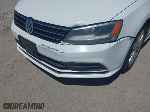 2015 Volkswagen Jetta SE z VIN 3VWD17AJ5FM233468, wystawiony jako IAAI lot #42366037 z przebiegiem 301 992 mil mil oraz . Historia ofert i sprzedaży dostępna na DreamBid. Obrazek 6.