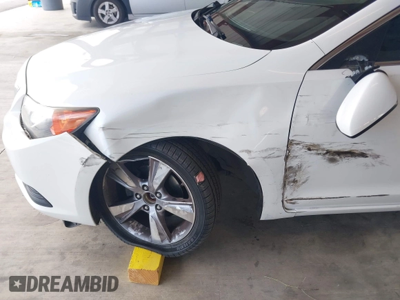 2014 Acura ILX with VIN 19VDE1F35EE013425, listed as a IAAI auction lot 42649299 with 102,589 mi miles and . Bid and sale history available at DreamBid. Image 6.