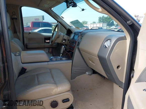 2007 Ford F-150 XLT z VIN 1FTPW12V77KA45172, wystawiony jako IAAI lot #42603092 z przebiegiem 101 887 mil mil oraz . Historia ofert i sprzedaży dostępna na DreamBid. Obrazek 5.