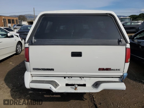 1997 GMC Sonoma SLS with VIN 1GTCS19X7V8517253, listed as a Copart auction lot 43829035 with 102,976 mi miles and Salvage Title. Bid and sale history available at DreamBid. Image 6.