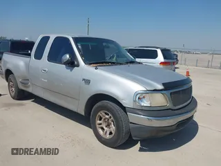 2000 Ford F-150 XL z VIN 1FTRX07L8YKB16775, wystawiony jako IAAI lot #40549291 z przebiegiem 337 979 mil mil oraz . Historia ofert i sprzedaży dostępna na DreamBid. Obrazek 1.