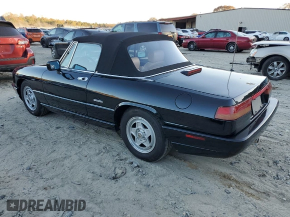 1991 Alfa Romeo Spider z VIN ZARBB32G1M6007546, wystawiony jako Copart lot #79666614 z przebiegiem 72 567 mil mil oraz Czysty tytuł • Clean title. Historia ofert i sprzedaży dostępna na DreamBid. Obrazek 2.