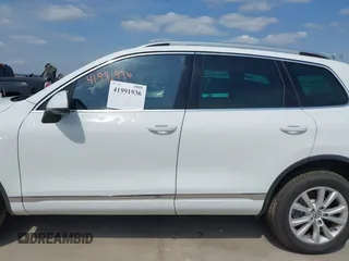 2014 Volkswagen Touareg Sport z VIN WVGEF9BP8ED013755, wystawiony jako IAAI lot #41991936 z przebiegiem 126 912 mil mil oraz . Historia ofert i sprzedaży dostępna na DreamBid. Obrazek 14.