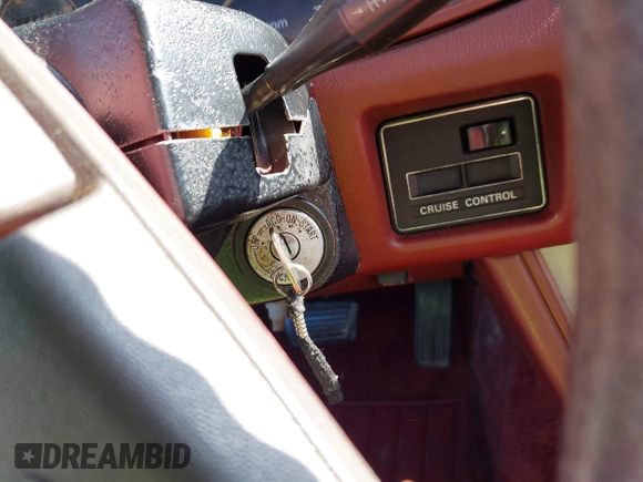 1983 Datsun 280ZX z VIN JN1HZ04S9DX573578, wystawiony jako IAAI lot #42516151 z przebiegiem 135 572 mil mil oraz . Historia ofert i sprzedaży dostępna na DreamBid. Obrazek 11.