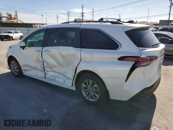 2021 Toyota Sienna XLE with VIN 5TDYRKEC2MS027386, listed as a Copart auction lot 47800305 with 56,000 mi miles and Salvage Title. Bid and sale history available at DreamBid. Image 2.