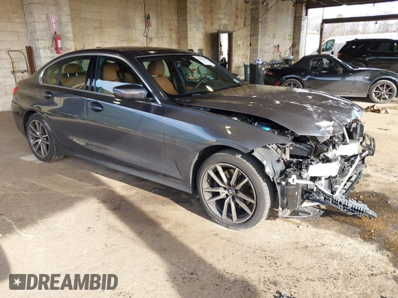 2021 BMW 3 Series 330i xDrive z VIN 3MW5R7J03M8B87133, wystawiony jako IAAI lot #42005842 z przebiegiem 28 668 mil mil oraz . Historia ofert i sprzedaży dostępna na DreamBid. Obrazek 1.