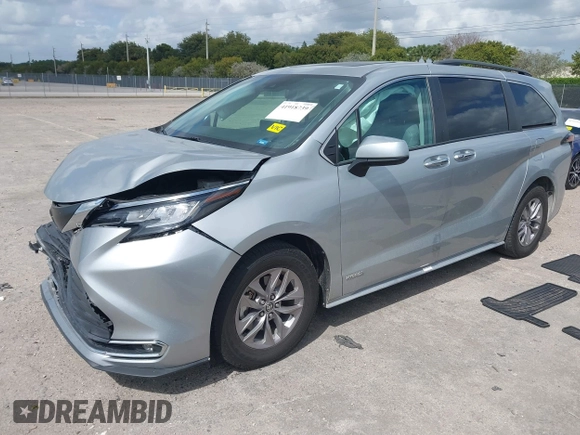 2021 Toyota Sienna XLE with VIN 5TDYRKEC2MS072800, listed as a IAAI auction lot 41918739 with 47,921 mi miles and . Bid and sale history available at DreamBid. Image 17.