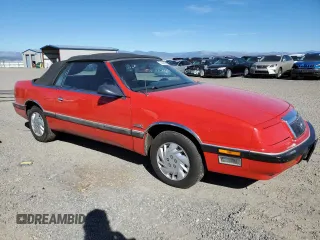 1989 Chrysler LeBaron z VIN 1C3XJ55J9KG275438, wystawiony jako Copart lot #73026764 z przebiegiem 118 347 mil mil oraz Tytuł czysty. Historia ofert i sprzedaży dostępna na DreamBid. Obrazek 4.