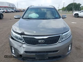 2015 Kia Sorento LX z VIN 5XYKT3A64FG584510, wystawiony jako IAAI lot #42164522 z przebiegiem 113 683 mil mil oraz . Historia ofert i sprzedaży dostępna na DreamBid. Obrazek 12.