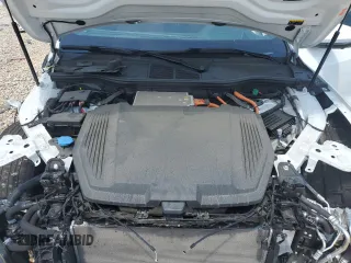 2024 Audi Q8 e-tron z VIN WA16AAGE9RB020144, wystawiony jako Copart lot #57145455 z przebiegiem 23 799 mil mil oraz Szkoda całkowita • Salvage title. Historia ofert i sprzedaży dostępna na DreamBid. Obrazek 12.