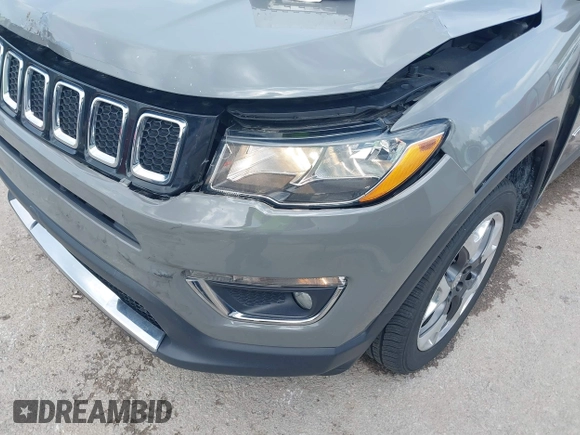 2019 Jeep Compass Limited z VIN 3C4NJDCB3KT734161, wystawiony jako IAAI lot #42114380 z przebiegiem 131 426 mil mil oraz . Historia ofert i sprzedaży dostępna na DreamBid. Obrazek 6.