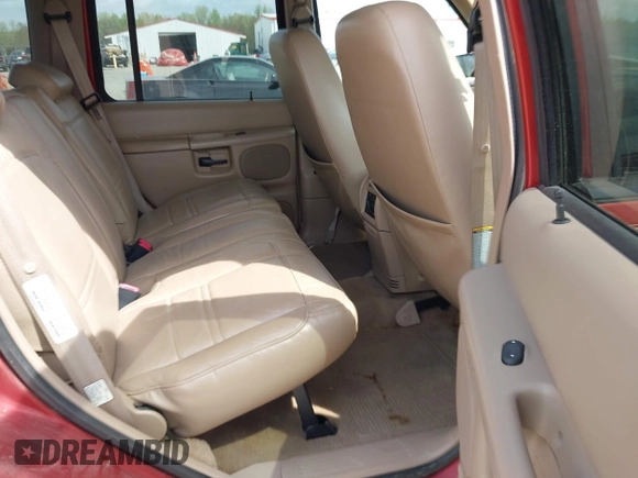 1999 Ford Explorer XLT z VIN 1FMZU35P4XUA38932, wystawiony jako IAAI lot #41953981 z przebiegiem 117 876 mil mil oraz . Historia ofert i sprzedaży dostępna na DreamBid. Obrazek 8.