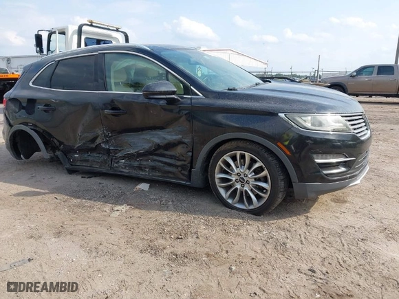 2016 Lincoln MKC Reserve with VIN 5LMCJ3C94GUJ04444, listed as a IAAI auction lot 41867829 with NaN miles. Bid and sale history available at carsss.com. Image 1.