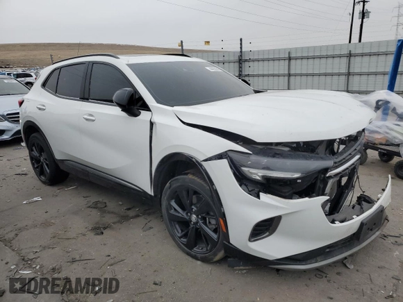 2022 Buick Envision Essence with VIN LRBFZPR4XND110227, listed as a Copart auction lot 44638245 with 30,492 mi miles and Salvage Title. Bid and sale history available at carsss.com. Image 4.