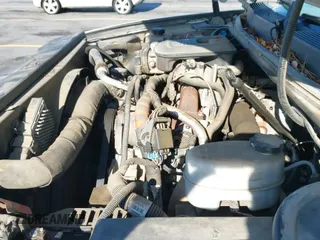 2013 Chevrolet Silverado 2500HD Work Truck z VIN 1GC1KVC89DF190039, wystawiony jako IAAI lot #42182067 z przebiegiem 243 366 mil mil oraz . Historia ofert i sprzedaży dostępna na DreamBid. Obrazek 24.