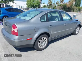 2003 Volkswagen Passat GLS z VIN WVWPD63B93P045100, wystawiony jako IAAI lot #42349064 z przebiegiem 173 929 mil mil oraz . Historia ofert i sprzedaży dostępna na DreamBid. Obrazek 4.