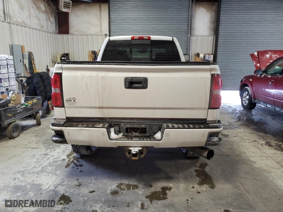 2016 GMC Sierra 2500HD Denali with VIN 1GT12UE80GF172816, listed as a Copart auction lot 43635765 with 81,800 mi miles and Salvage Title. Bid and sale history available at carsss.com. Image 6.
