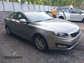 2012 Kia Optima LX z VIN 5XXGM4A78CG077062, wystawiony jako IAAI lot #42416341 z przebiegiem 114 569 mil mil oraz . Historia ofert i sprzedaży dostępna na DreamBid. Obrazek 1.