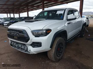2019 Toyota Tacoma 4WD SR with VIN 5TFCZ5AN2KX208241, listed as a IAAI auction lot 41794005 with 82,260 mi miles. Bid and sale history available at carsss.com. Image 18.