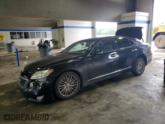2011 Lexus LS 460 z VIN JTHBL5EF8B5103973, wystawiony jako Copart lot #56885645 z przebiegiem 191 841 mil mil oraz Szkody całkowita. Historia ofert i sprzedaży dostępna na DreamBid. Obrazek 1.