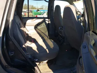 2000 Ford Expedition XLT with VIN 1FMRU1664YLB83051, listed as a IAAI auction lot 41326759 with 227,719 mi miles and . Bid and sale history available at DreamBid. Image 8.