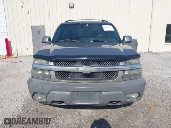 2002 Chevrolet Avalanche with VIN 3GNEK13T52G331996, listed as a IAAI auction lot 42056341 with 283,326 mi miles. Bid and sale history available at carsss.com. Image 6.