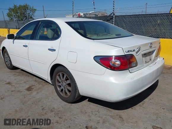 2004 Lexus ES 330 with VIN JTHBA30G645028767, listed as a IAAI auction lot 42150538 with 163,449 mi miles. Bid and sale history available at carsss.com. Image 3.