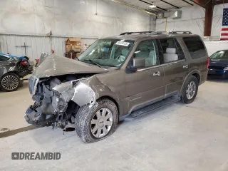 2003 Lincoln Navigator Luxury z VIN 5LMFU28RX3LJ26844, wystawiony jako Copart lot #56039125 z przebiegiem 134 224 mil mil oraz Nie do naprawy • Non repairable. Historia ofert i sprzedaży dostępna na DreamBid. Obrazek 1.