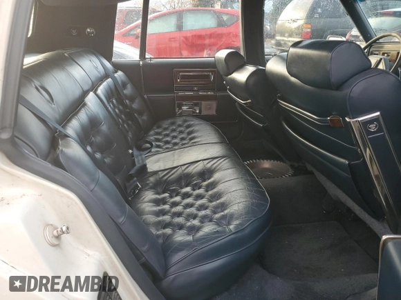 1988 Cadillac Brougham z VIN 1G6DW51Y1JR761749, wystawiony jako Copart lot #80371494 z przebiegiem 1271 mil mil oraz Tytuł czysty. Historia ofert i sprzedaży dostępna na DreamBid. Obrazek 10.