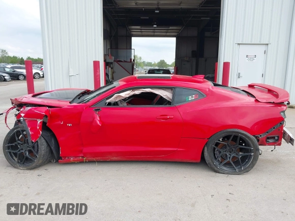 2016 Chevrolet Camaro 2SS с VIN 1G1FH1R74G0181275, выставлен на аукционе IAAI как лот 42321153 с пробегом Не указан миль и . История ставок и продаж доступна на DreamBid. Изображение 15.