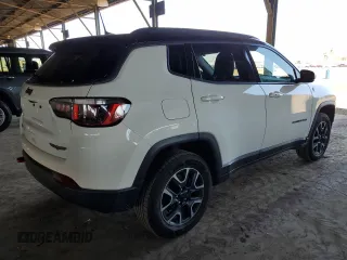 2019 Jeep Compass Trailhawk with VIN 3C4NJDDB2KT618268, listed as a Copart auction lot 53493015 with 77,287 mi miles and Clean Title. Bid and sale history available at carsss.com. Image 3.