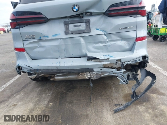 2024 BMW X5 xDrive40i z VIN 5UX23EU06R9U85520, wystawiony jako IAAI lot #41785217 z przebiegiem Nie podano mil oraz . Historia ofert i sprzedaży dostępna na DreamBid. Obrazek 6.