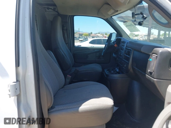2015 Chevrolet Express Cargo with VIN 1GCWGFCF6F1261368, listed as a IAAI auction lot 42158324 with 196,406 mi miles. Bid and sale history available at carsss.com. Image 5.