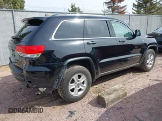 2017 Jeep Grand Cherokee Laredo with VIN 1C4RJFAGXHC863904, listed as a IAAI auction lot 41914465 with 122,981 mi miles. Bid and sale history available at carsss.com. Image 4.