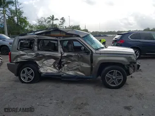 2008 Jeep Patriot Sport with VIN 1J8FF28W08D746927, listed as a IAAI auction lot 41930432 with 164,297 mi miles. Bid and sale history available at carsss.com. Image 14.