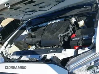 2023 Toyota Tacoma SR5 z VIN 3TMAZ5CN8PM202199, wystawiony jako IAAI lot #43493367 z przebiegiem 6 729 mil mil oraz . Historia ofert i sprzedaży dostępna na DreamBid. Obrazek 18.