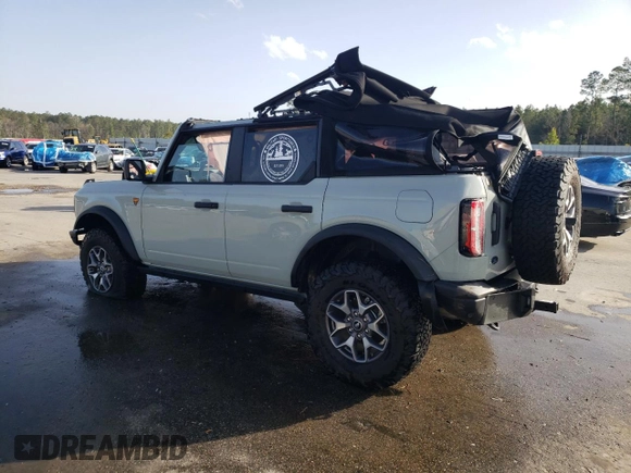 2024 Ford Bronco Badlands z VIN 1FMEE9BP9RLA26173, wystawiony jako Copart lot #47761755 z przebiegiem 2901 mil mil oraz Szkody całkowita. Historia ofert i sprzedaży dostępna na DreamBid. Obrazek 2.