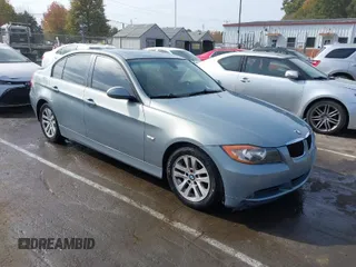 2007 BMW 3 Series 328i with VIN WBAVA33517PG50291, listed as a IAAI auction lot 40771905 with 101,816 mi miles. Bid and sale history available at carsss.com. Image 1.