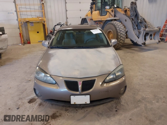 2007 Pontiac Grand Prix with VIN 2G2WP552671116867, listed as a IAAI auction lot 41988243 with 167,173 mi miles. Bid and sale history available at carsss.com. Image 6.
