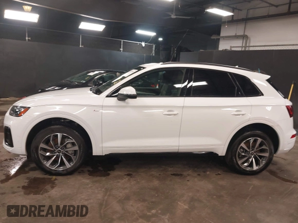 2024 Audi Q5 S line Premium z VIN WA1GAAFY8R2116024, wystawiony jako IAAI lot #41628404 z przebiegiem 4966 mil mil oraz . Historia ofert i sprzedaży dostępna na DreamBid. Obrazek 13.