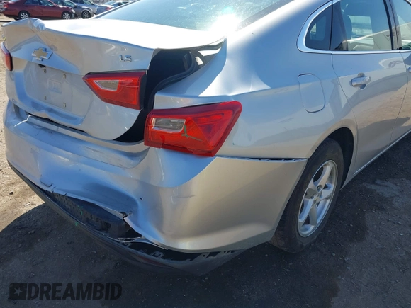 2016 Chevrolet Malibu LS z VIN 1G1ZB5ST9GF340558, wystawiony jako IAAI lot #42520463 z przebiegiem 104 296 mil mil oraz . Historia ofert i sprzedaży dostępna na DreamBid. Obrazek 17.