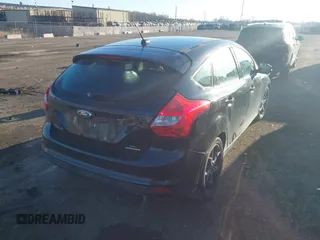 2014 Ford Focus SE with VIN 1FADP3K25EL183243, listed as a IAAI auction lot 41711685 with 222,008 mi miles. Bid and sale history available at carsss.com. Image 4.