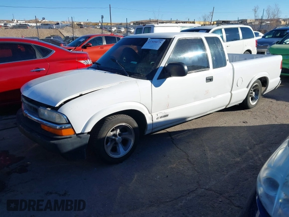 2000 Chevrolet S-10 LS with VIN 1GCCS1953Y8265178, listed as a IAAI auction lot 41309075 with 206,846 mi miles. Bid and sale history available at carsss.com. Image 2.